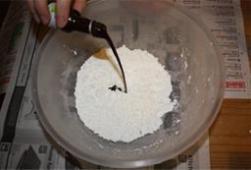 Put 1 cup of cornstarch into the bowl. Mix in food colouring if you like.